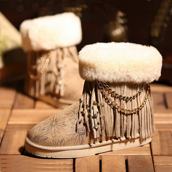 羊皮毛一体流苏链条雪地靴，温暖的栗色，容...