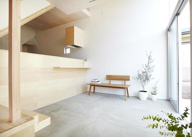 Y形木柱楼，两间卧室和一个传统的日式房间...