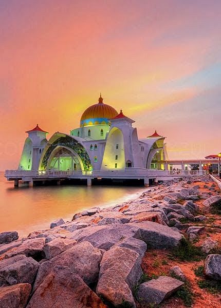 马来西亚马六甲州，马六甲海峡清真寺 