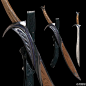 《The Hobbit:Weapons collection》1-巴林的战锤；2-GLAMDRING（敌击剑）；3-Sting（针刺剑）；4-ORCRIST （兽咬剑）；5-Tauriel's Daggers（塔瑞尔的副武器双刀）；6-Tauriel's Bow&Arrow（塔瑞尔的弓箭）；7-瑟兰迪尔的权杖；8-灰袍甘道夫法杖；9-褐袍拉德盖斯特法杖。
