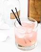 【图】豆蔻玫瑰鸡尾酒@蘇悠沫从@路仔的杂志#路仔中意的、酒水#分享的图片 - 美丽说