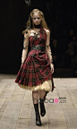 麦昆回不来了，但我们还会相遇！全程回顾亚历山大·麦昆(Alexander McQueen)纽约“Savage Beauty”(野性之美)时装艺术展(2)