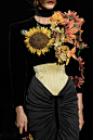 00083-schiaparelli-fall-2022-couture-details-credit-gorunway.jpg (1280×1920)