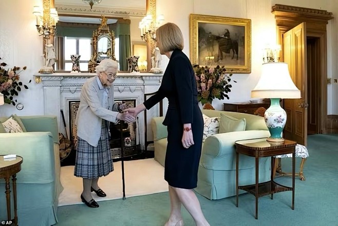 英国女王接见新首相20220906
