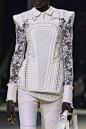 00001-balmain-fall-2022-ready-to-wear-details-paris-credit-gorunway.jpg (2240×3360)