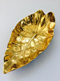 Vintage Brass Leaf Dish / Imperial Tarro / Virginia Metalcrafters : The perfect dish to keep all your little things in place. A brass leaf-shaped dish with beautiful detailing and veining. The edges of the leaf
