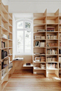 男孩寝室办微型图书馆 假如在家里打造一面书墙，在书的世界里，也是一种幸福 #我的家妆# ​​​​