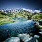 自然,户外,蓝色,色彩晦暗,树_117149081_Lake in mountains_创意图片_Getty Images China