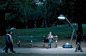 一盏巨型台灯被安置在美国纽约市某公园的长椅旁，它的用途和普通台灯一样。夜晚，人们可以在公元长椅上看书看报。这是个温馨的设计，因为大多数路灯都满足不了阅读的需要，而且，路灯给人家的感觉。大台灯是政府出资建造的。