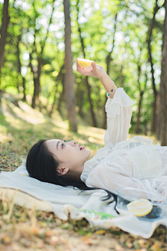 小小搬砖工采集到此处有美女