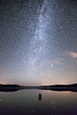 自摄影师Mikko Lagerstedt 一组宛如童话般的镜头，一组满天星空的神奇夜景。