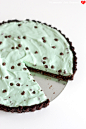 lovelylovelyfood:

Mint and Chocolate Tart 

