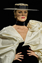 00059-schiaparelli-fall-2022-couture-details-credit-gorunway.jpg (1280×1920)