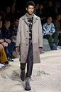 Louis Vuitton Fall 2018 Menswear Fashion Show : The complete Louis Vuitton Fall 2018 Menswear fashion show now on Vogue Runway.