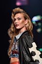 #Karlie Kloss in Seotember# Runway for Jean Paul Gaultier S/S 2015 Ending Show Paris 巴黎站第四场,本季时装周第九场,老爷子成衣谢幕秀