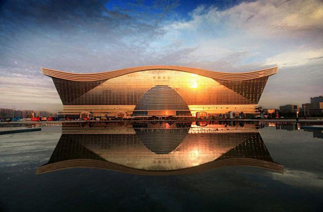 中国完成世界上最大的建筑