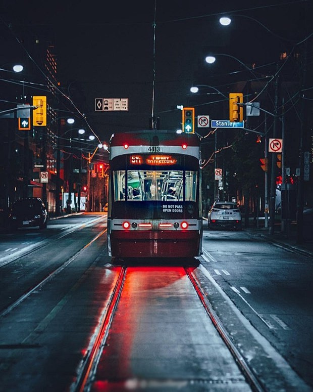 加拿大城市街头夜景摄影图片