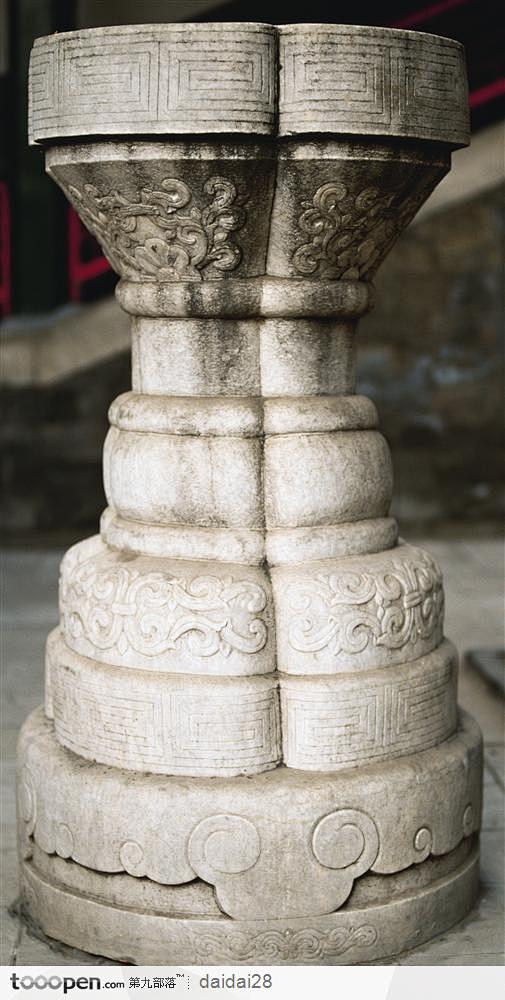 中华石雕柱纹-古老的祥云花纹