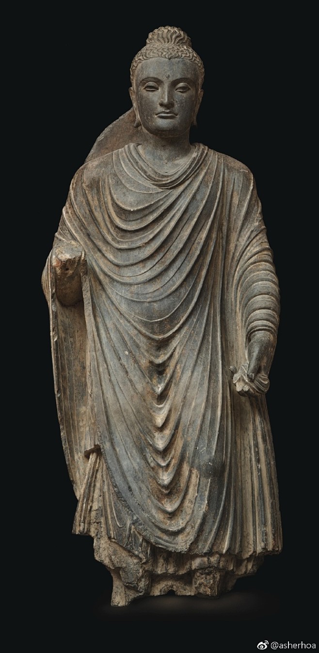 一尊公元2-3世纪的贵霜佛像，高157厘...