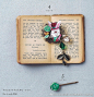 #日文手工书# uv滴胶的新书，爱丽丝梦游仙境主题的，整本书包含耳环项链胸针手链的制作方法，详细的图解材料介绍和制作方法，就算拿来当作品集收藏也很棒。 ​​​​
