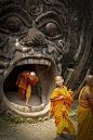 非黑即白



YOUNG LAOTIAN MONKS by Leslie Taylor

