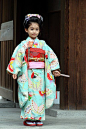 在七五三节❀The七五三节庆典的华丽和服庆祝的年轻女孩和第5（去）年出生男孩十月各地日本的7日（市尺）和第三（SAN）出生年。 庆祝活动很简单，美观大方：日本人打扮自己的孩子在美丽的和服，他们支付给神社参观：