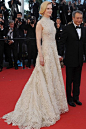 Nicole Kidman
Nicole Kidman一袭Valentino白色镂空连衣裙走上戛纳电影节红毯让无数人高呼惊艳