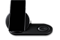两部Galaxy Note9 在双项无线充电底座上充电，一部在支架上，另一部在底座上充电。
