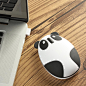 创意USB熊猫鼠标国宝礼品卡通可爱鼠标，熊猫造型，黑白经典配，无论是给工作环境还是家，都增添了一份灵气。每次充电3-5小时，可用30-50天左右，方便快捷。