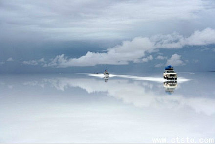 天空之镜｜雨后的玻利维亚的乌尤尼盐沼，湖...