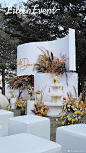 #E.Event 艾柠婚礼# 
初冬时节的一场清新舒适的户外婚礼。我们选用灵动雅致的白色为主色调，层叠交融温暖的黄色系与橘色系色彩，释放出清透舒缓的氛围。搭配盛放的花束、透明的玻璃器皿与简约的线性院系，营造出流畅温婉的户外婚礼。
#EileenEvent婚礼作品# #疯狂婚礼季# #婚礼严选# #婚礼时光#  ​​​​...展开全文c