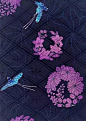 日本染织工艺，平安时代的日本染织一般是反映平安时代贵族柔美清雅的情趣。在纹饰上面，鸟、蝶、虫等纹样取代了以前的狮、龙等，在锦缎上的唐草纹也逐渐消失。呈圆形并散开的碎小而明丽的连续纹样以及将自然物做为纹样的构成形式多了起来，表现出洗练而高雅等气质。
