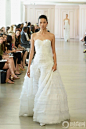 Oscar de la Renta新任掌门人Peter Copping 2016婚服系列 - 时尚网 | 国际化时尚媒体平台 TRENDS.COM.CN