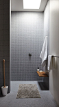 Shower with grey tiling: 