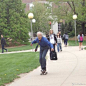 #[meme]68岁古典文学教授滑板上班成网络红人# - Tom Winter, 68岁，内布拉斯加大学的一名古典文学教授，最近却成为了网络红人，因为他的一张踏着滑板滑行，手提公文包的照片走红，这张照片在上周四成为Reddit上的头条新闻。Tom Wint... http