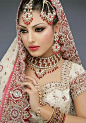 漂亮华丽的印度新娘