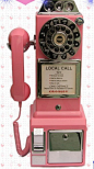怀旧粉色投币电话机