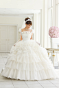 Google 画像検索結果: http://weddingdressesavenue.com/wp-content/plugins/jobber-import-articles/photos/119622-acqua-grazie-2012-wedding-dresses-6.jpg