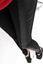 弹性很好的一款打底裤经典百搭的颜色哦 版型简洁大方，弹性很大 亲肤棉的材质舒适  保暖又健康 适合贴身穿着!