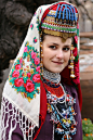 Българка от Гоце Делчево - Списание Осем.  Bulgarian traditional beadwork, region of Gotse Delchev.
