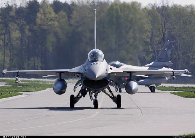 F-16战斗机