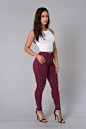 Canopy Jeans - Burgundy : 
Available in Olive, White, Brick and Burgundy
Available in Plus Sizes
High Waisted
Burgundy Wash
Slit Knee
2 Back Pockets
52% Tencel 35.7% Cotton 10.5% T400 1.8% Spandex