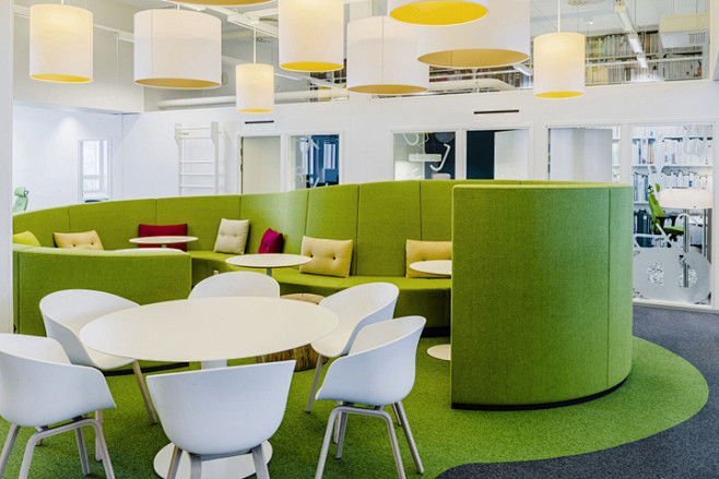 芬兰赫尔辛基：高效与优雅并存的办公空间设...