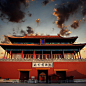 北京-故宫
故宫位于北京市区中心，为明清两代的皇宫，又称紫禁城，是中国现存最大最完整的古代宫廷建筑群。它始建于明永乐四年至十八年(1406~1420年)，占地72万平方米。城墙南边长961米，东西宽753米，四周有高10米的城墙合围，总长约3.4千米。四隅各有一座构筑奇巧的角楼，宫城外环绕宽52米，长3800米的护城河。紫禁城有四座城门，南面的午门为正门，北为神武门，东西分别为东华门和西华门。宫城内建筑面积约15万平方米，有宫殿70座，屋宇号称有9999间半，主要建筑自南而北排列在紫禁城的中轴线上，附属建