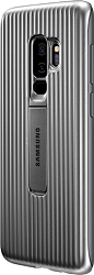 直立摆放的2个Galaxy S9+手机和3个Galaxy S9手机的后视图，展现出各种保护套的效果。