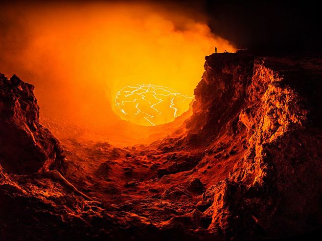 7.24 火山自拍照：滚滚熔岩
夏威夷的...