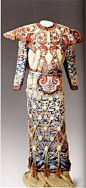 清乾隆 白缎绣吉庆有余纹象牙璎珞衣，清宫旧藏。