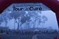 ?周末骑车做好事2012?每年一次的“Tour De Cure”骑自行车活动由美国糖尿病协会主办，这项可以称得上是群众性的骑车活动，分10英里，30，50和100英里四项。你可以根据你的体力，和你的家人和朋友一起参加。??