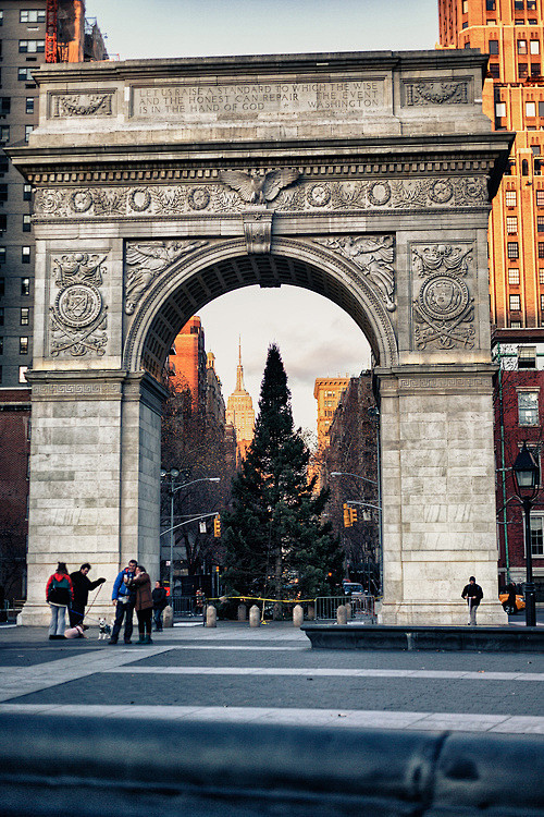 凯旋门和圣诞树