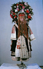 十九世纪后期，保加利亚首都索非亚村庄新娘的服装，亦是算有红盖头